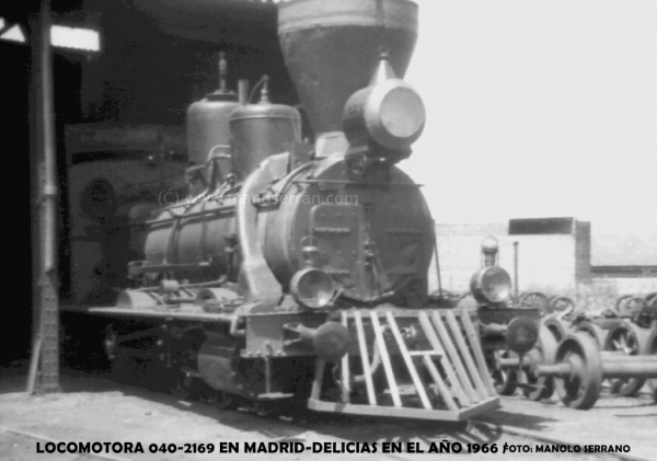 040-2169 Madrid-Delicias, junio 1966. Manolo Serrano Periodico